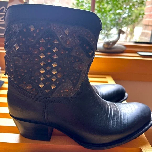 Frye Deborah Studded Western Boots Black size 7.0 Gorgeous!!! EUC